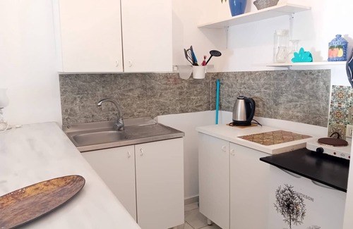 Mirties Apartment | Apartment 'Syrios Suites No 1' with Sea View, Wi-Fi and Air Conditioning