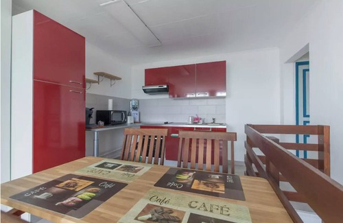 Sainte-Clotilde Centre Apartment | Apartment T2 Colombier for 5 people sea view