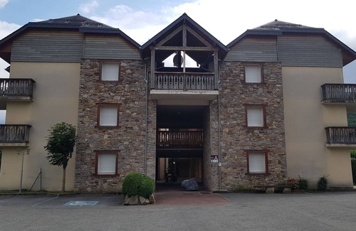 Bagneres-de-Luchon Apartment | Apartment T3 ground floor in residence.