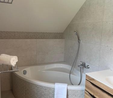 Kranj Apartment | Apartment Tanja 3 Bedroom, Mountain View & Family Stay