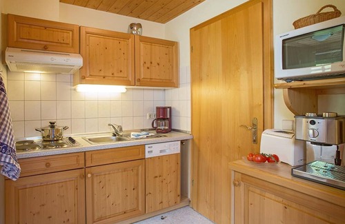 Hinterzarten Apartment | Apartment 'Tannenblick' with Mountain View, Shared Terrace and Wi-Fi