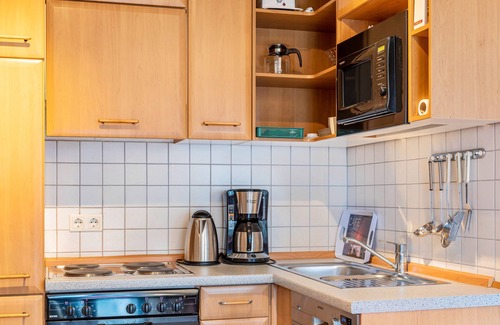 Oberhof Apartment | Apartment 'Tannenblick 3-2' with Shared Garden, Balcony and Wi-Fi