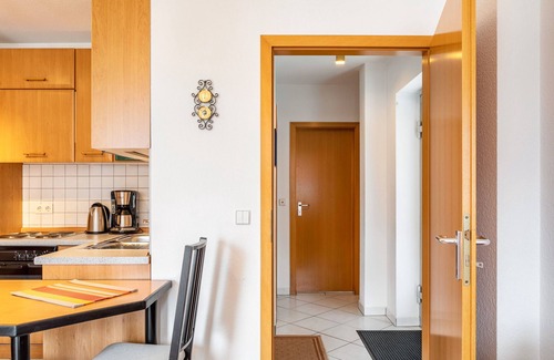 Oberhof Apartment | Apartment 'Tannenblick 3-2' with Shared Garden, Balcony and Wi-Fi