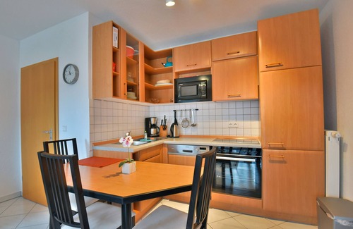 Oberhof Apartment | Apartment 'Tannenblick 3-3' with Shared Garden, Balcony and Wi-Fi