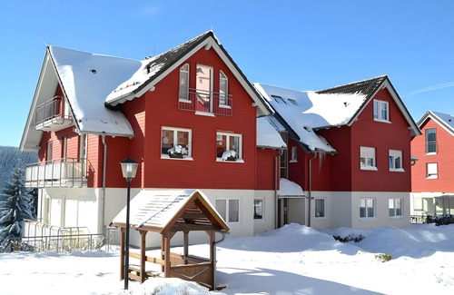 Oberhof Apartment | Apartment 'Tannenblick 3-3' with Shared Garden, Balcony and Wi-Fi
