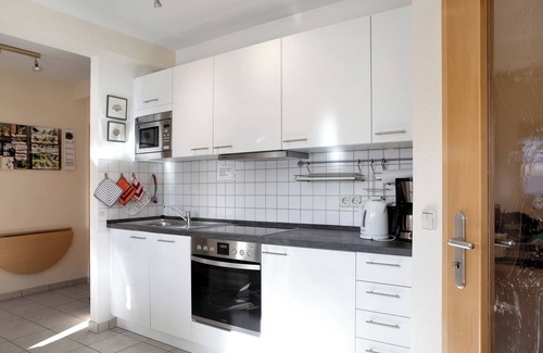 Oberhof Apartment | Apartment 'Tannenblick 8-1' with Private Terrace, Shared Garden and Wi-Fi