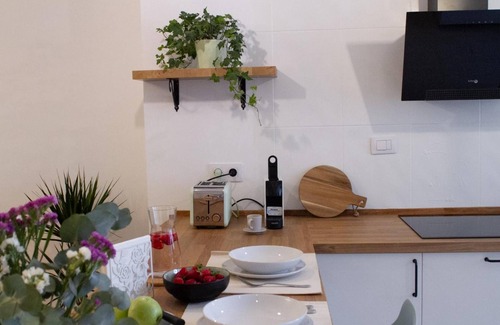 Lugo Apartment | Apartment 'Tata' with Balcony and Wi-Fi