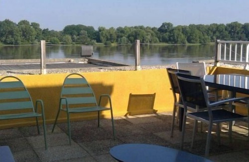 Bouchemaine Apartment | Apartment terrace Loire view