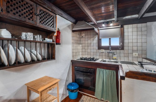 Tesbabo Apartment | Apartment 'Tesbabo Rural - Mimo' with Sea View, Shared Garden and Wi-Fi