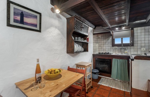 Tesbabo Apartment | Apartment 'Tesbabo Rural - Mimo' with Sea View, Shared Garden and Wi-Fi