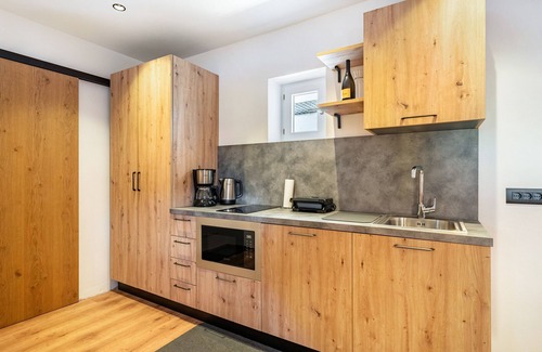 Terlano Apartment | Apartment 'Thanhammer Porphyr' with Mountain View, Shared Terrace and Pool