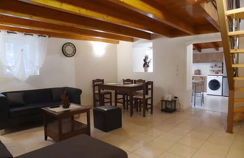 Skala Apartment | Apartment 'The Country House' with Sea View, Wi-Fi and Air Conditioning
