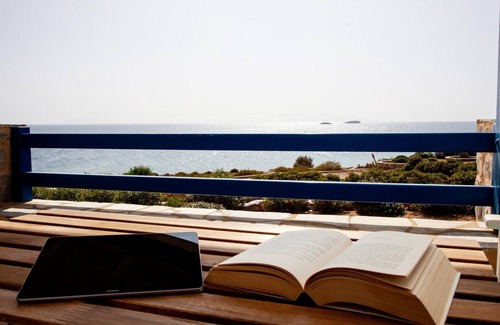 Logaras Apartment | Apartment 'The Cretan Double Room' with Sea View, Wi-Fi and Air Conditioning