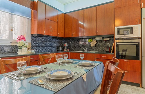 Gythio Apartment | Apartment 'The Lalouda Of Mani' with Sea View, Wi-Fi and Air Conditioning