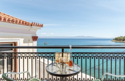 Gythio Apartment | Apartment 'The Lalouda Of Mani' with Sea View, Wi-Fi and Air Conditioning