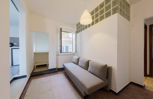 Rezza Apartment | Apartment 'The Riviera' with Mountain View, Wi-Fi and Air Conditioning