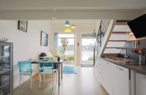 Cote de Granit Rose Apartment | Apartment "Ti Roz" 3 Stars with Sea View, Direct Beach Access and GR34