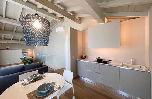 Ponti sul Mincio Apartment | Apartment 'Time To Relax Resort - Gelso' with Shared Pool, Wi-Fi and Air Conditioning