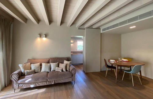 Ponti sul Mincio Apartment | Apartment 'Time To Relax Resort - Melograno' with Shared Pool, Wi-Fi and Air Conditioning