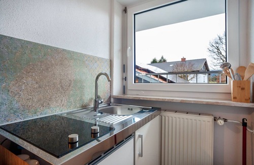Hergensweiler Apartment | Apartment 'Tina' with Balcony and Wi-Fi