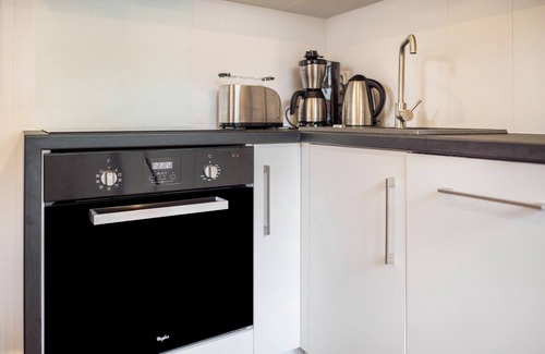 Garden Apartment | Apartment 'Tiny House Lohmen Garder See' with Private Terrace and Wi-Fi