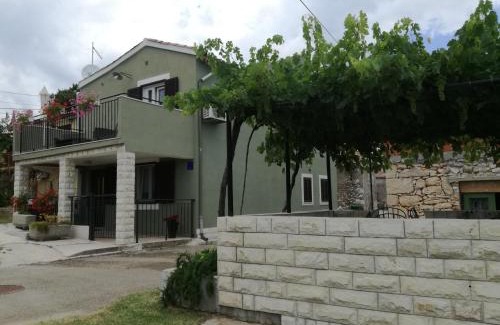 Topid Apartment | Apartment Tireli