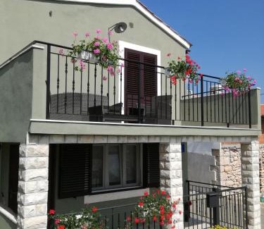 Topid Apartment | Apartment Tireli