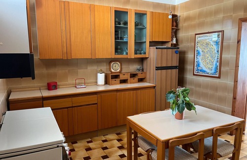 Lido Marini Apartment | Apartment 'Tre Acini' with Sea View, Wi-Fi and Air Conditioning