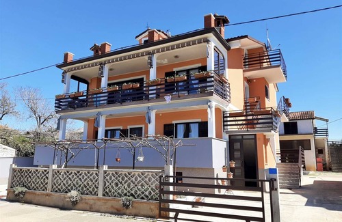 Finida Apartment | Apartment Tre Pini 2 with sea view