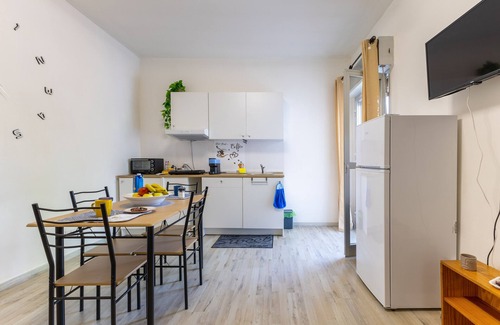 Comiso Apartment | Apartment 'Trilocale In Villa Con Piscina' with Mountain View, Shared Pool and Wi-Fi