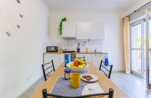 Comiso Apartment | Apartment 'Trilocale In Villa Con Piscina' with Mountain View, Shared Pool and Wi-Fi