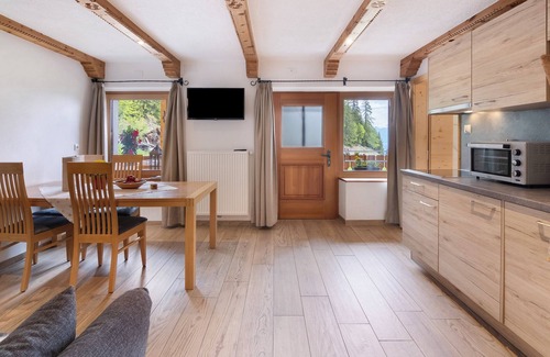 Stelvio Apartment | Apartment 'Tscheppa' with Mountain View, Private Terrace and Wi-Fi