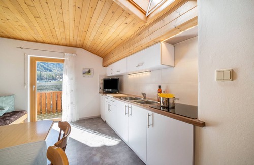 Naturno Apartment | Apartment 'Typ A Pöder's Haus' with Mountain View, Shared Garden and Wi-Fi