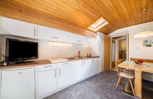 Naturno Apartment | Apartment 'Typ A Pöder's Haus' with Mountain View, Shared Garden and Wi-Fi