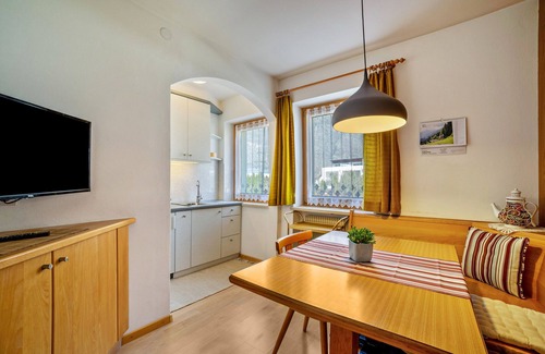 Naturno Apartment | Apartment 'Typ D Haus Pöder' with Mountain View, Shared Garden and Wi-Fi