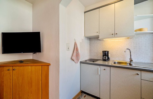 Naturno Apartment | Apartment 'Typ D Haus Pöder' with Mountain View, Shared Garden and Wi-Fi