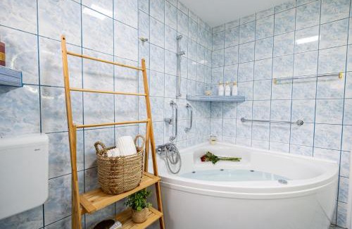 Jesenice Apartment | Apartment under the Larch