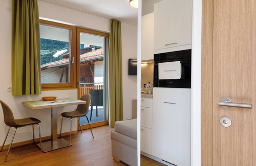 Lagundo Apartment | Apartment 'Unterdornerhof Typ D' with Mountain View, Private Terrace and Wi-Fi