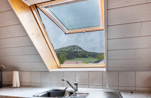 Balgheim Apartment | Apartment 'Unterm Dreifaltigkeitsberg' with Balcony and Wi-Fi