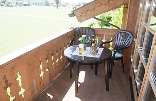 Frasdorf Apartment | Apartment up to 4 people- Kampenwand- 65 sqm, 2 bedrooms, kitchen, satellite TV, balcony, own entrance, non-smoking