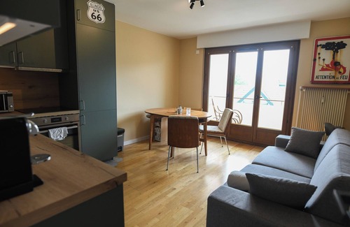 Ambilly Apartment | Apartment 'Urban Gallery Grand' with Mountain View, Balcony and Wi-Fi