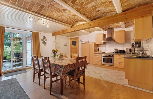 Gokels Apartment | Apartment 'Urlaub Auf Dem Mehrenshof' with Private Pool, Private Terrace and Wi-Fi