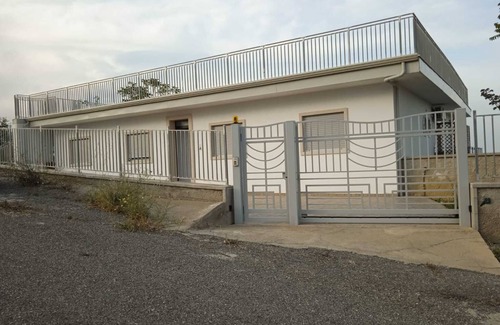 Roseto Capo Spulico Apartment | Apartment 'Villa Anna' with Sea View, Shared Terrace and Air Conditioning