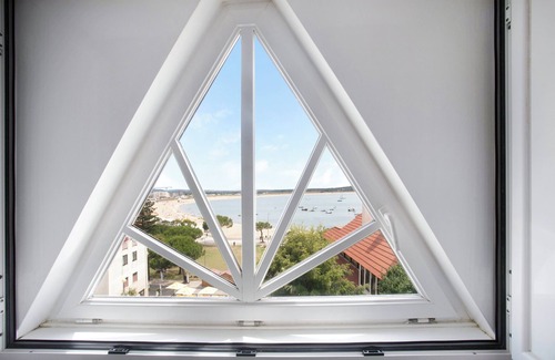 Sao Martinho do Porto Apartment | Apartment 'Vista Baia' with Sea View, Shared Pool and Wi-Fi