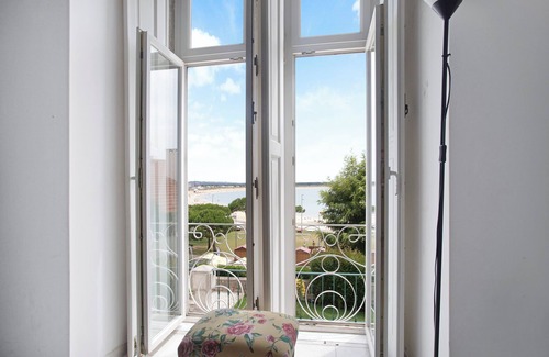 Sao Martinho do Porto Apartment | Apartment 'Vista Baia' with Sea View, Shared Pool and Wi-Fi