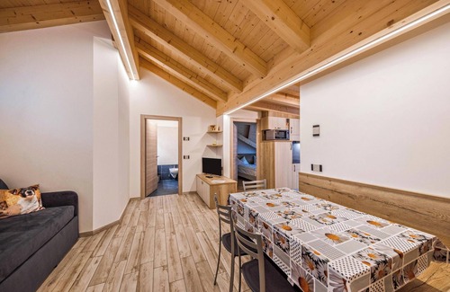 Predazzo Apartment | Apartment “Vacanze Arcobaleno - Giallo” with Mountain View, Sauna & Whirlpool