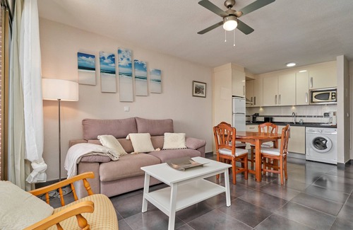 Velilla-Taramay Apartment | Apartment 'Velilla Beach' with Sea View, Wi-Fi and Air Conditioning