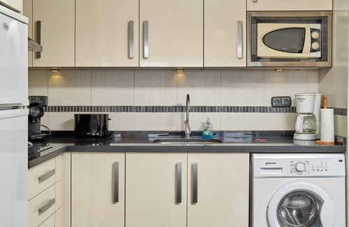 Velilla-Taramay Apartment | Apartment 'Velilla Beach' with Sea View, Wi-Fi and Air Conditioning