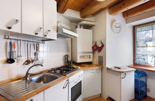 San Vito di Cadore Apartment | Apartment 'Villa Cleila Verde B' with Mountain View, Shared Garden and Balcony