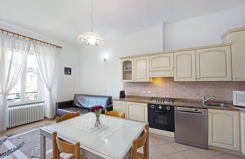 Oneglia Apartment | Apartment 'Vicino Al Mare Soleggiato' with Balcony, Wi-Fi and Air Conditioning